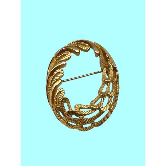 Vintage signed Crown Trifari Oval Gold-Tone Brooch Pin - Picture 1 of 6